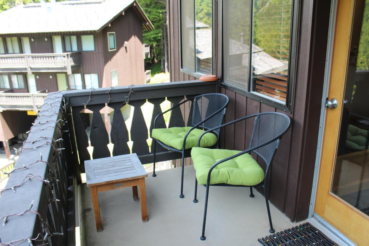 Crystal Chalets Greenwater Exterior photo