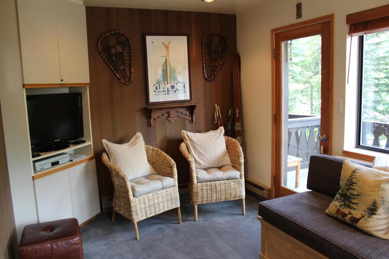 Crystal Chalets Greenwater Exterior photo