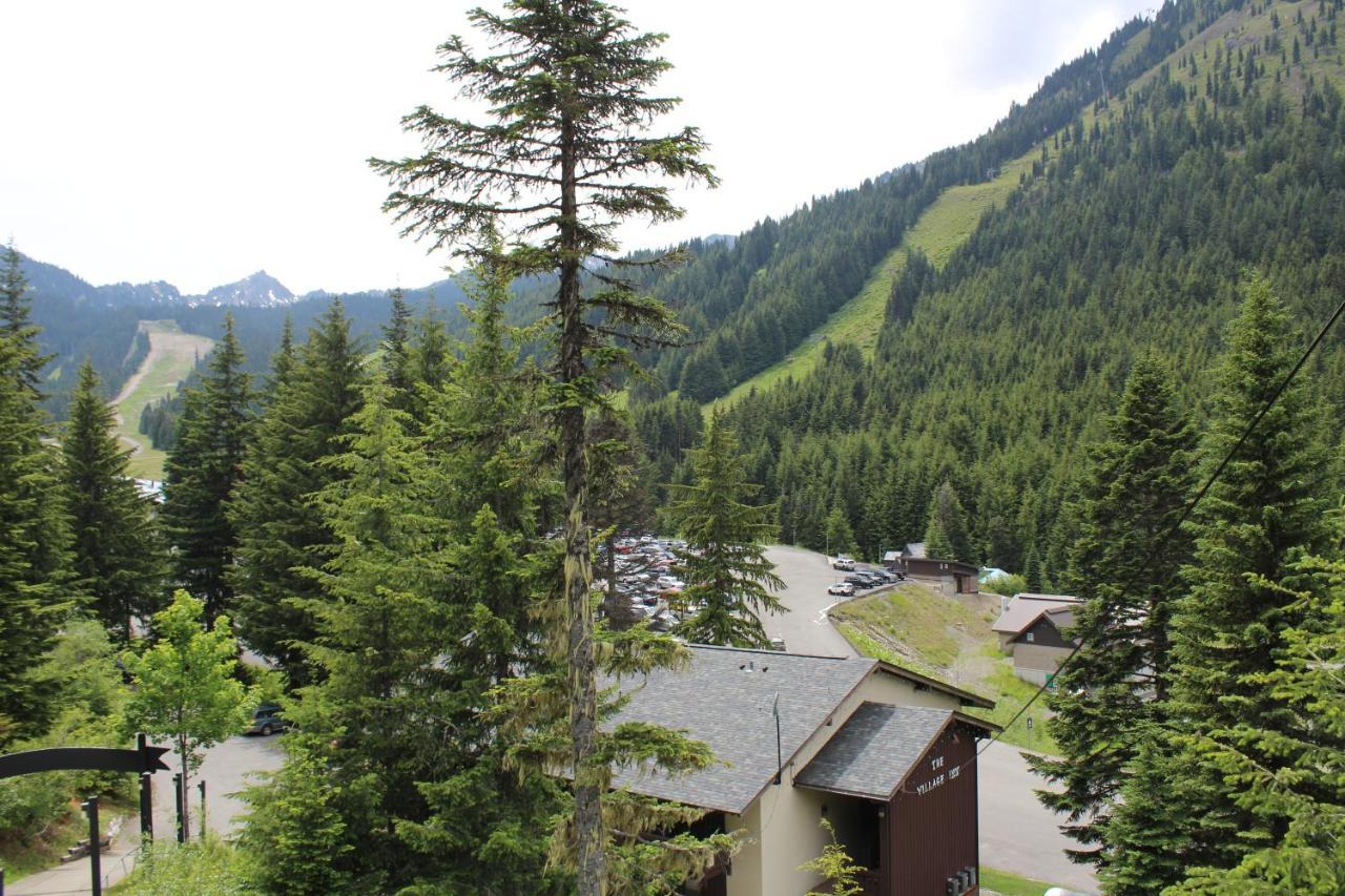 Crystal Chalets Greenwater Exterior photo